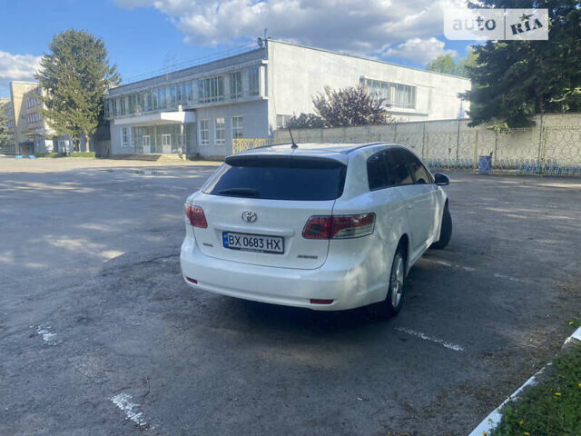 Белый Тойота Авенсис, объемом двигателя 2.2 л и пробегом 212 тыс. км за 9400 $, фото 5 на Automoto.ua