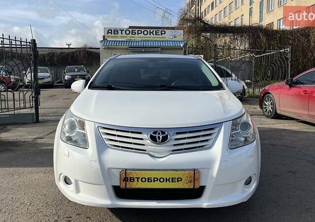 Білий Тойота Авенсіс, об'ємом двигуна 2.2 л та пробігом 259 тис. км за 8990 $, фото 1 на Automoto.ua