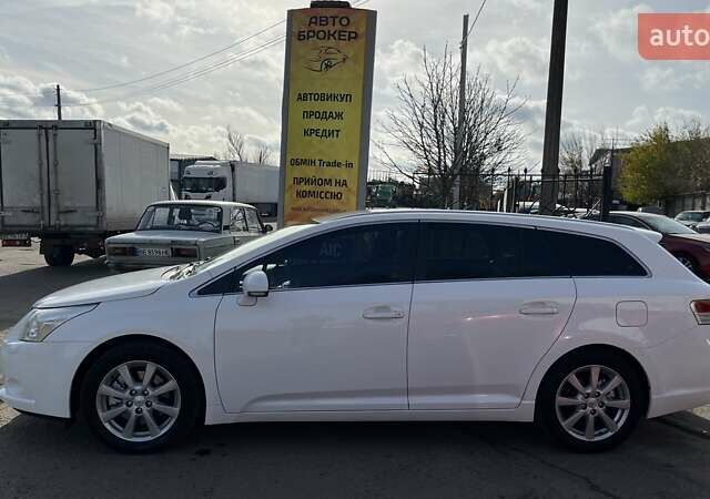 Білий Тойота Авенсіс, об'ємом двигуна 2.2 л та пробігом 259 тис. км за 8990 $, фото 2 на Automoto.ua