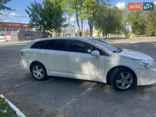 Белый Тойота Авенсис, объемом двигателя 2.2 л и пробегом 212 тыс. км за 9400 $, фото 2 на Automoto.ua