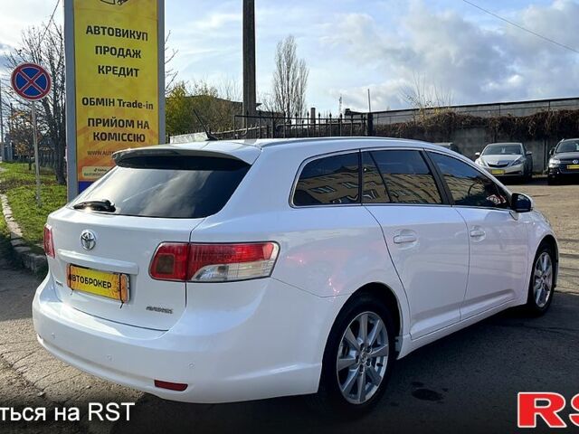 Білий Тойота Авенсіс, об'ємом двигуна 2.2 л та пробігом 259 тис. км за 8990 $, фото 3 на Automoto.ua
