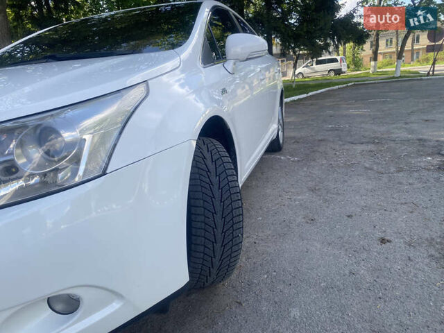 Белый Тойота Авенсис, объемом двигателя 2.2 л и пробегом 212 тыс. км за 9400 $, фото 4 на Automoto.ua