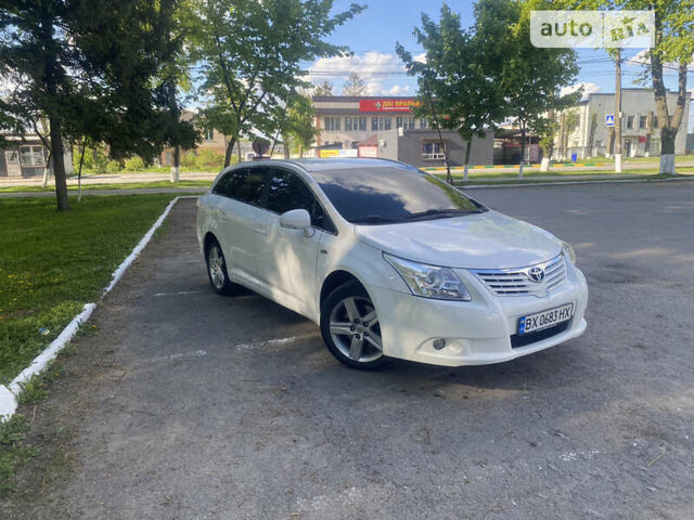 Белый Тойота Авенсис, объемом двигателя 2.2 л и пробегом 212 тыс. км за 9400 $, фото 1 на Automoto.ua