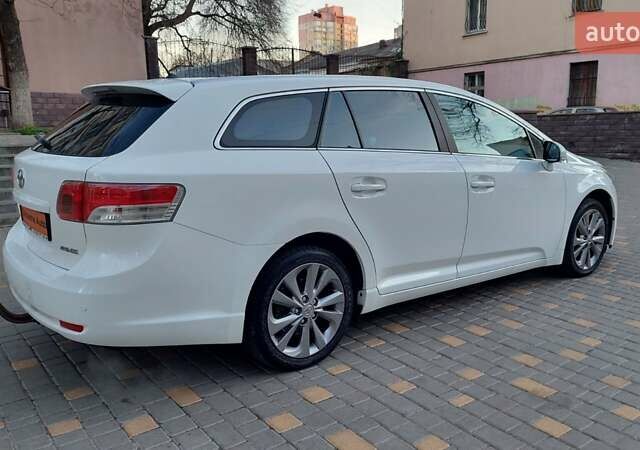 Белый Тойота Авенсис, объемом двигателя 1.6 л и пробегом 212 тыс. км за 10333 $, фото 8 на Automoto.ua