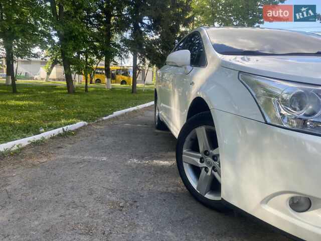 Белый Тойота Авенсис, объемом двигателя 2.2 л и пробегом 212 тыс. км за 9400 $, фото 3 на Automoto.ua