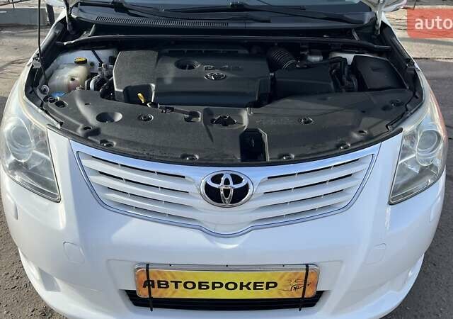 Білий Тойота Авенсіс, об'ємом двигуна 2.2 л та пробігом 259 тис. км за 8990 $, фото 20 на Automoto.ua