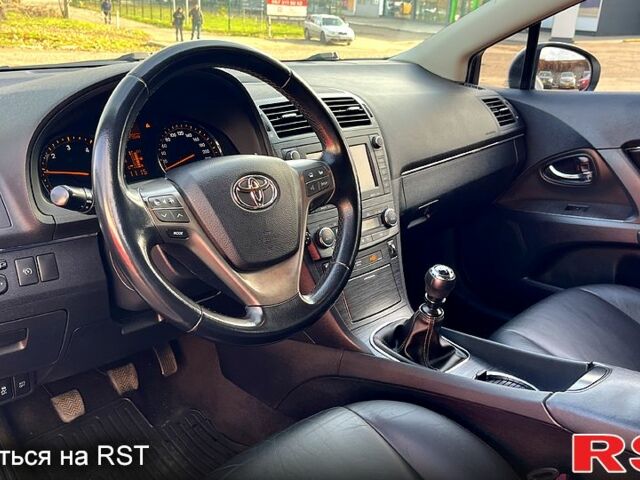 Білий Тойота Авенсіс, об'ємом двигуна 2.2 л та пробігом 259 тис. км за 8990 $, фото 4 на Automoto.ua