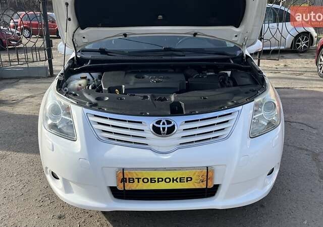 Білий Тойота Авенсіс, об'ємом двигуна 2.2 л та пробігом 259 тис. км за 8990 $, фото 19 на Automoto.ua