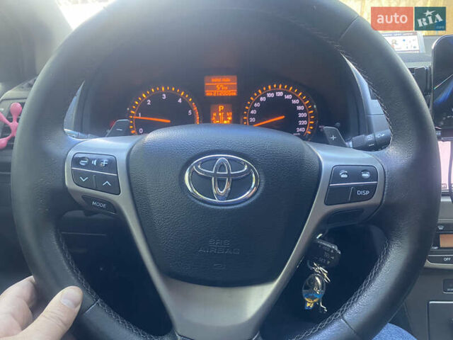 Белый Тойота Авенсис, объемом двигателя 2.2 л и пробегом 212 тыс. км за 9400 $, фото 12 на Automoto.ua