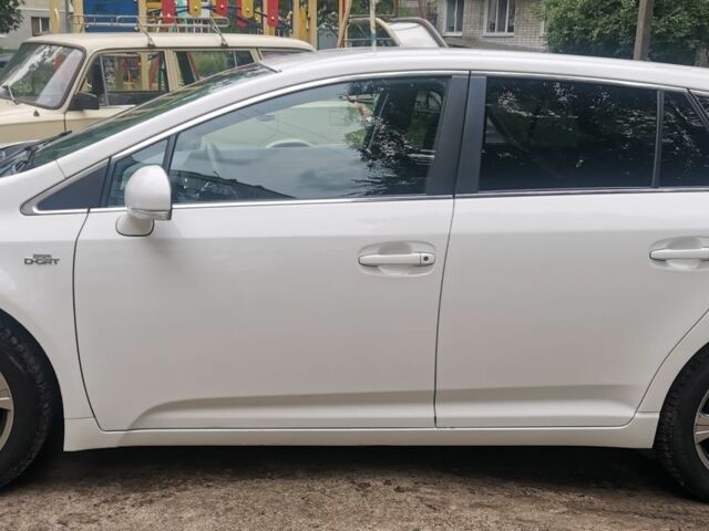 Белый Тойота Авенсис, объемом двигателя 2.2 л и пробегом 255 тыс. км за 7700 $, фото 4 на Automoto.ua