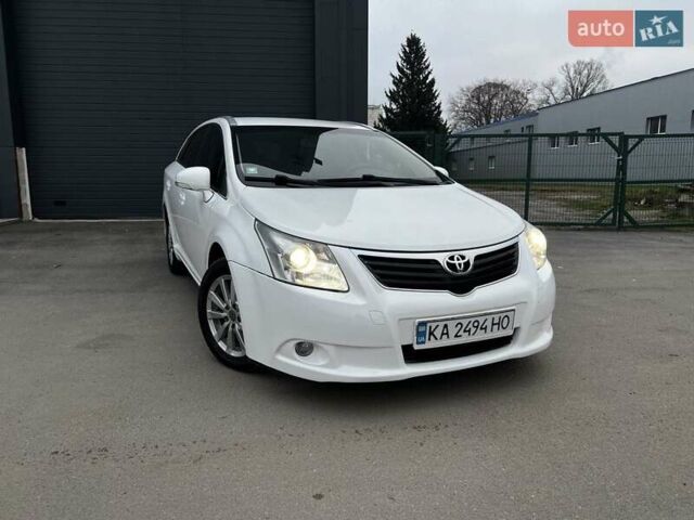 Белый Тойота Авенсис, объемом двигателя 1.8 л и пробегом 227 тыс. км за 7700 $, фото 1 на Automoto.ua