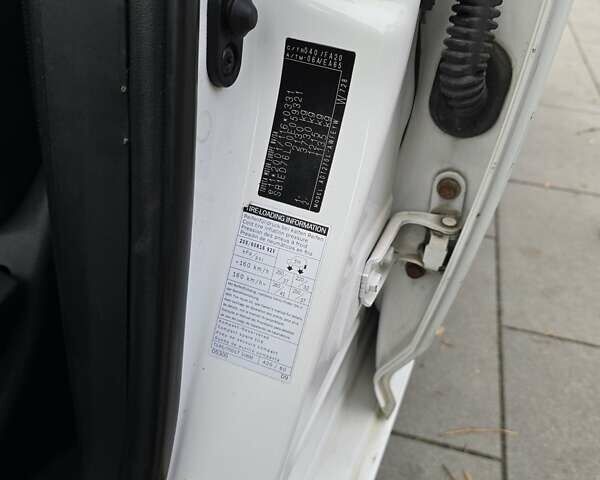 Белый Тойота Авенсис, объемом двигателя 1.99 л и пробегом 277 тыс. км за 9900 $, фото 6 на Automoto.ua