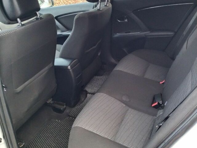 Белый Тойота Авенсис, объемом двигателя 2.2 л и пробегом 310 тыс. км за 8900 $, фото 11 на Automoto.ua