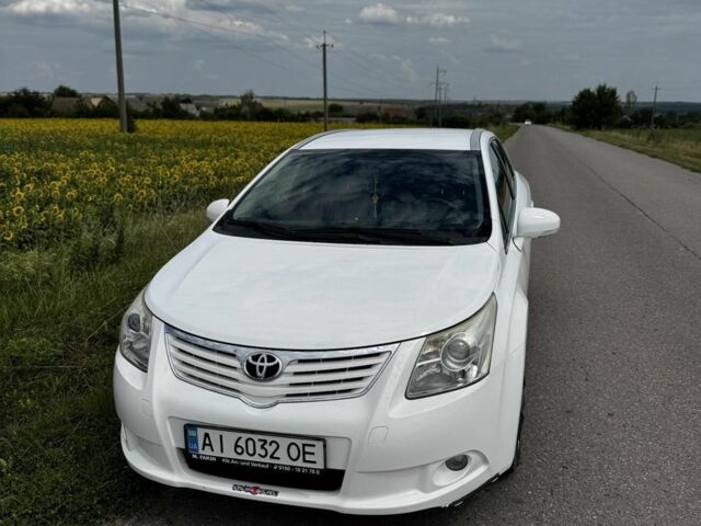 Белый Тойота Авенсис, объемом двигателя 2 л и пробегом 270 тыс. км за 9000 $, фото 2 на Automoto.ua