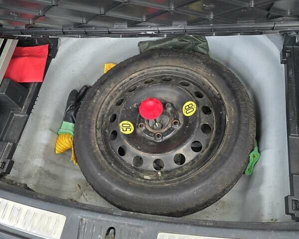 Белый Тойота Авенсис, объемом двигателя 1.99 л и пробегом 277 тыс. км за 9900 $, фото 13 на Automoto.ua