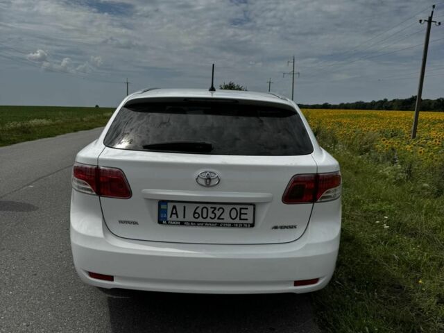 Белый Тойота Авенсис, объемом двигателя 2 л и пробегом 270 тыс. км за 9000 $, фото 1 на Automoto.ua