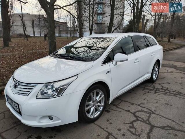 Белый Тойота Авенсис, объемом двигателя 2.2 л и пробегом 306 тыс. км за 9300 $, фото 1 на Automoto.ua