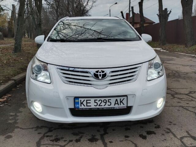 Белый Тойота Авенсис, объемом двигателя 2.2 л и пробегом 310 тыс. км за 8900 $, фото 8 на Automoto.ua