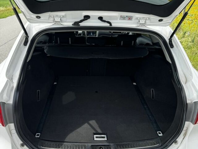 Белый Тойота Авенсис, объемом двигателя 2 л и пробегом 270 тыс. км за 9000 $, фото 3 на Automoto.ua