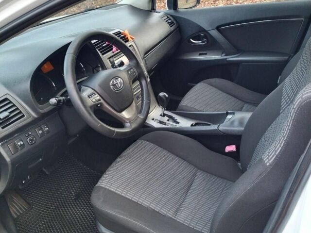 Белый Тойота Авенсис, объемом двигателя 2.2 л и пробегом 310 тыс. км за 8900 $, фото 14 на Automoto.ua