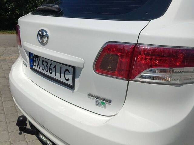 Білий Тойота Авенсіс, об'ємом двигуна 2 л та пробігом 244 тис. км за 7900 $, фото 4 на Automoto.ua