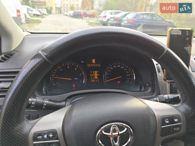 Белый Тойота Авенсис, объемом двигателя 1.99 л и пробегом 277 тыс. км за 9900 $, фото 2 на Automoto.ua