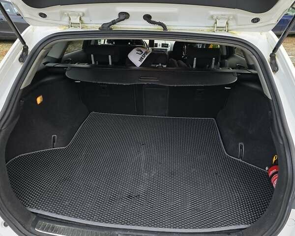 Белый Тойота Авенсис, объемом двигателя 1.99 л и пробегом 277 тыс. км за 9900 $, фото 11 на Automoto.ua