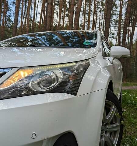 Белый Тойота Авенсис, объемом двигателя 2.2 л и пробегом 235 тыс. км за 9999 $, фото 9 на Automoto.ua