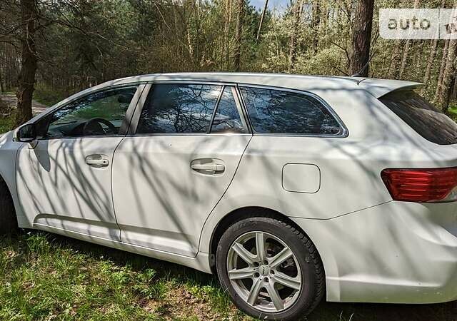 Белый Тойота Авенсис, объемом двигателя 2.2 л и пробегом 235 тыс. км за 9999 $, фото 31 на Automoto.ua