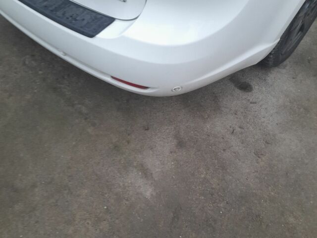 Белый Тойота Авенсис, объемом двигателя 0 л и пробегом 262 тыс. км за 242 $, фото 16 на Automoto.ua