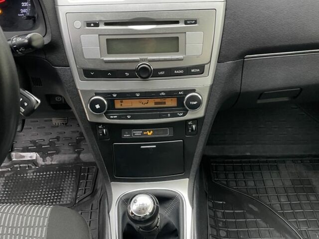 Белый Тойота Авенсис, объемом двигателя 2 л и пробегом 270 тыс. км за 8800 $, фото 10 на Automoto.ua