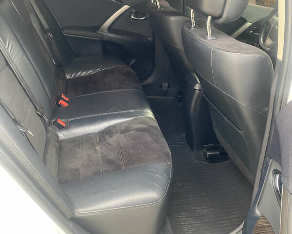 Белый Тойота Авенсис, объемом двигателя 2 л и пробегом 300 тыс. км за 9700 $, фото 16 на Automoto.ua