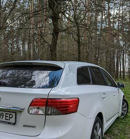 Белый Тойота Авенсис, объемом двигателя 2.2 л и пробегом 235 тыс. км за 9999 $, фото 5 на Automoto.ua