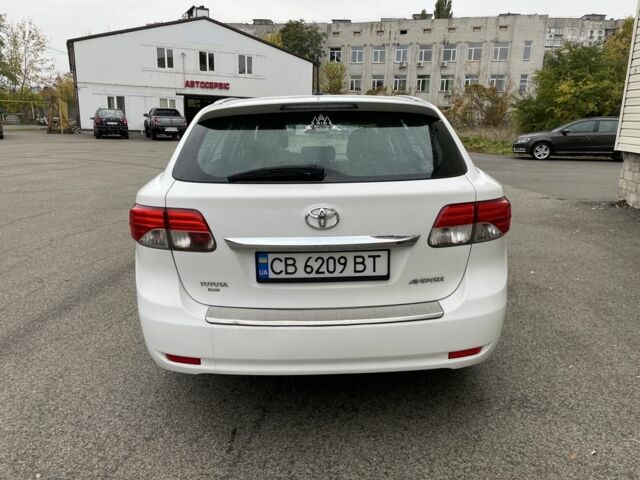 Белый Тойота Авенсис, объемом двигателя 2 л и пробегом 270 тыс. км за 8800 $, фото 5 на Automoto.ua