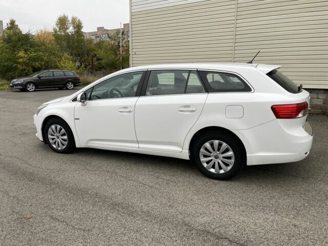 Белый Тойота Авенсис, объемом двигателя 2 л и пробегом 270 тыс. км за 8800 $, фото 2 на Automoto.ua