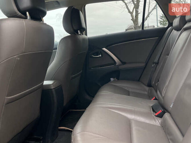 Белый Тойота Авенсис, объемом двигателя 2.23 л и пробегом 262 тыс. км за 11200 $, фото 19 на Automoto.ua