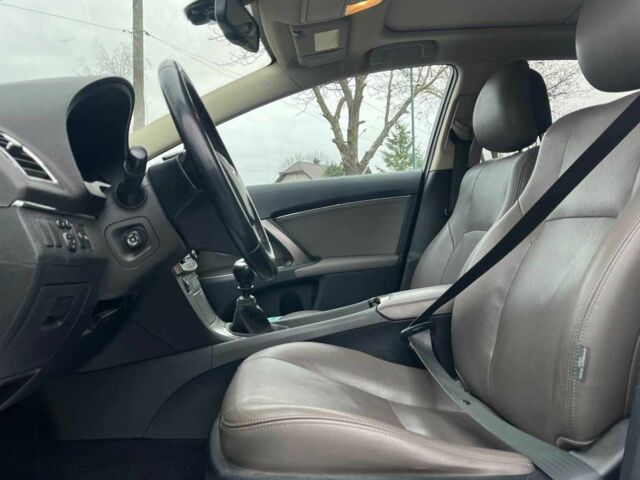 Белый Тойота Авенсис, объемом двигателя 2.2 л и пробегом 262 тыс. км за 11200 $, фото 8 на Automoto.ua