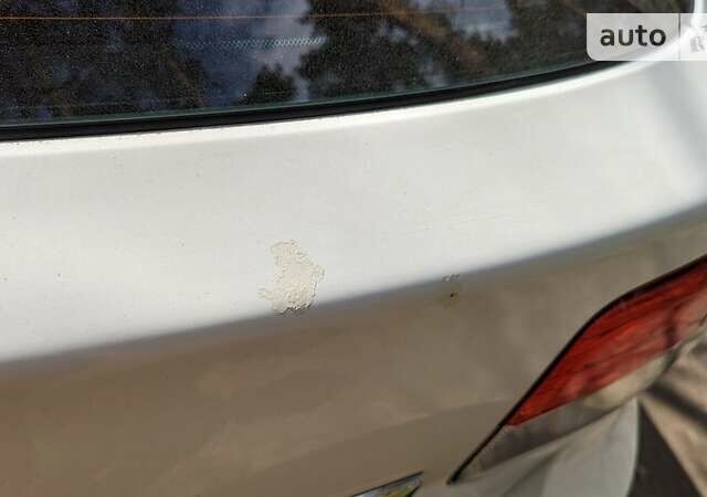 Белый Тойота Авенсис, объемом двигателя 2.2 л и пробегом 235 тыс. км за 9999 $, фото 19 на Automoto.ua