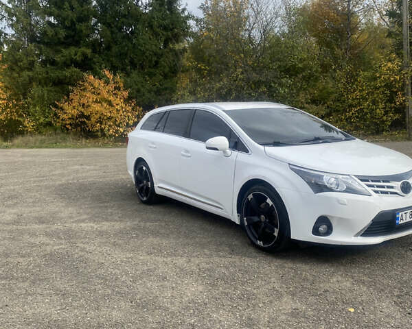 Белый Тойота Авенсис, объемом двигателя 2 л и пробегом 300 тыс. км за 9700 $, фото 5 на Automoto.ua