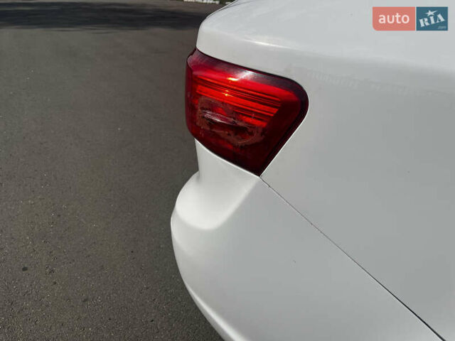 Белый Тойота Авенсис, объемом двигателя 2 л и пробегом 330 тыс. км за 9000 $, фото 10 на Automoto.ua