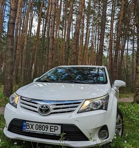 Белый Тойота Авенсис, объемом двигателя 2.2 л и пробегом 235 тыс. км за 9999 $, фото 3 на Automoto.ua