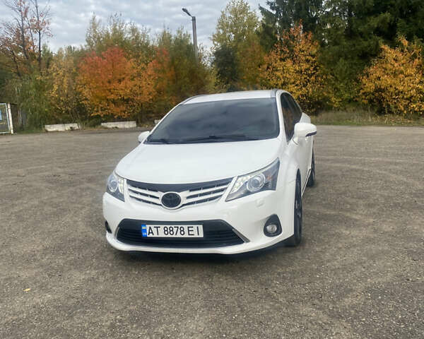 Белый Тойота Авенсис, объемом двигателя 2 л и пробегом 300 тыс. км за 9700 $, фото 2 на Automoto.ua