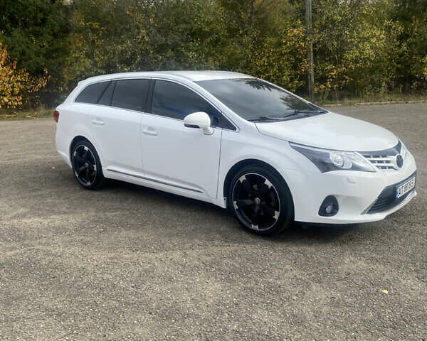 Белый Тойота Авенсис, объемом двигателя 2 л и пробегом 300 тыс. км за 9700 $, фото 3 на Automoto.ua