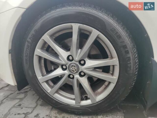 Белый Тойота Авенсис, объемом двигателя 2.23 л и пробегом 197 тыс. км за 10000 $, фото 11 на Automoto.ua