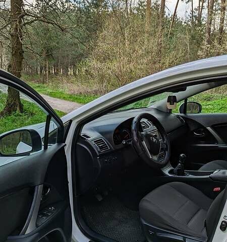 Белый Тойота Авенсис, объемом двигателя 2.2 л и пробегом 235 тыс. км за 9999 $, фото 15 на Automoto.ua