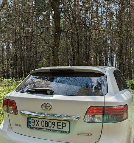 Белый Тойота Авенсис, объемом двигателя 2.2 л и пробегом 235 тыс. км за 9999 $, фото 30 на Automoto.ua