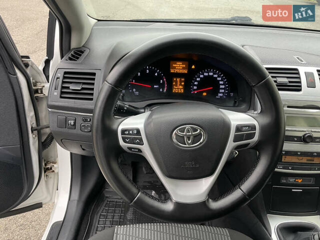 Белый Тойота Авенсис, объемом двигателя 2 л и пробегом 270 тыс. км за 8800 $, фото 10 на Automoto.ua