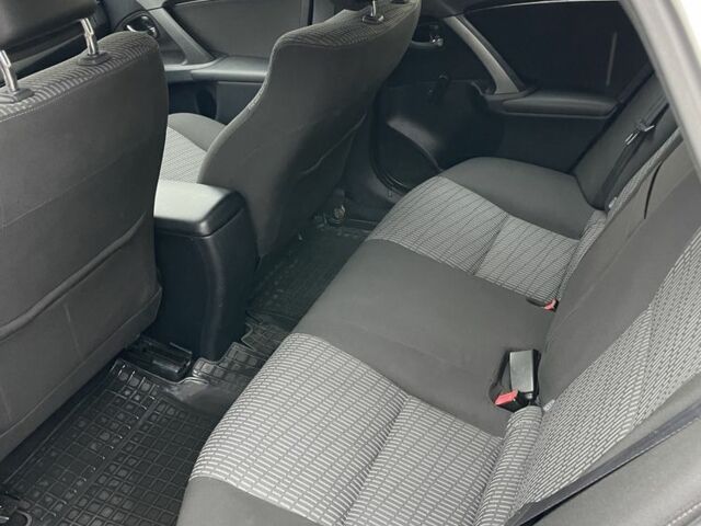 Белый Тойота Авенсис, объемом двигателя 2 л и пробегом 270 тыс. км за 8800 $, фото 7 на Automoto.ua