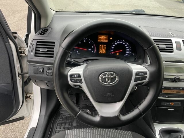 Белый Тойота Авенсис, объемом двигателя 2 л и пробегом 270 тыс. км за 8800 $, фото 9 на Automoto.ua