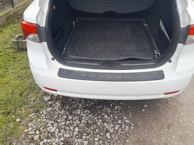 Белый Тойота Авенсис, объемом двигателя 0 л и пробегом 262 тыс. км за 242 $, фото 5 на Automoto.ua